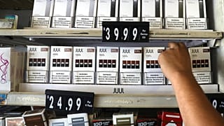 داخل أحد متاجر السجائر في الولايات المتحدة 