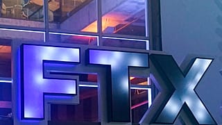 FTX'in kayıtlı olduğu Bahamalar'daki evinde göz altına alınan Bankman-Fried polislere tutuklama sırasında direnmedi