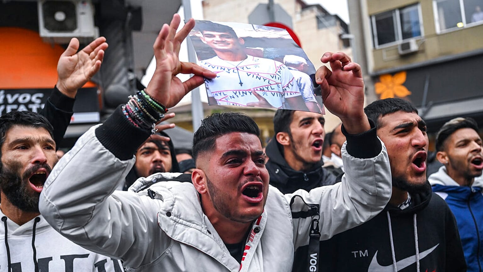 Yunanistan: Polisin vurduğu Roman gencin ölümünün ardından ülkede alarm verildi
