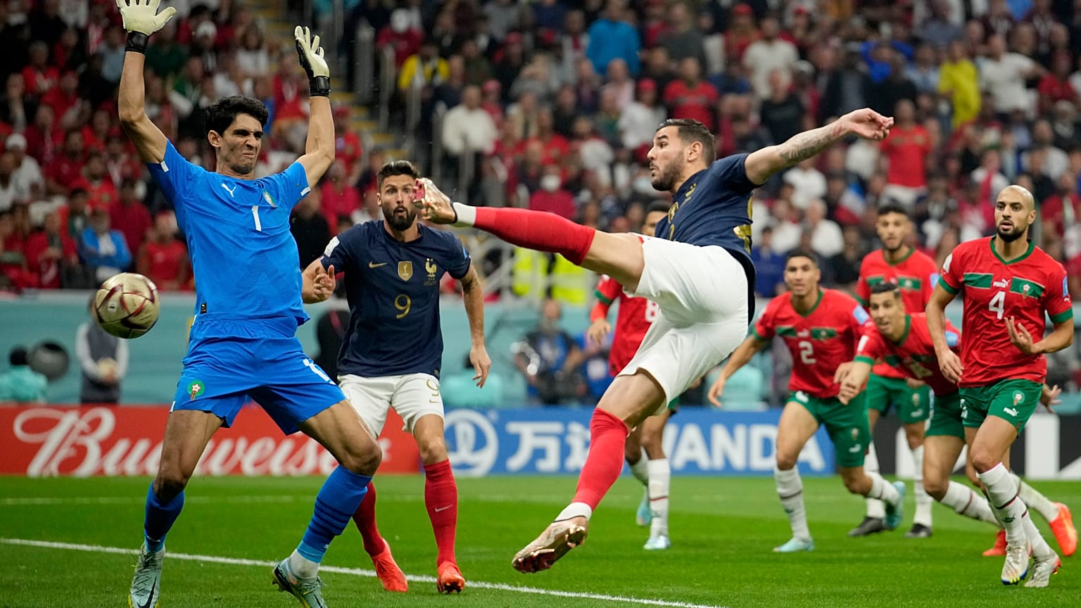 الفرنسي jيو هيرنانديز يسجل الهدف الافتتاحي أمام المنتخب المغربي لكرة القدم. 2022/12/14