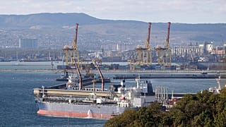 Уход от российской энергетической зависимости стал часть глобальной политики Евросоюза в рамках проекта REPowerEU (на фото: нефтяной танкер в порту Новороссийска)