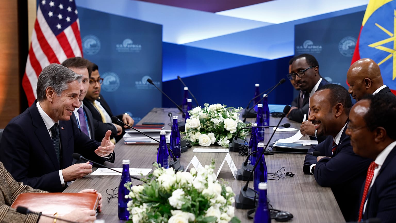 El secretario de Estado de EE. UU., Antony Blinken, se reúne con el primer ministro de Etiopía, Abiy Ahmed, durante la cumbre en Washington, el 13 de diciembre de 2022. 
