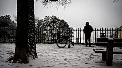 Die Stadt der Liebe überzuckert mit Schnee