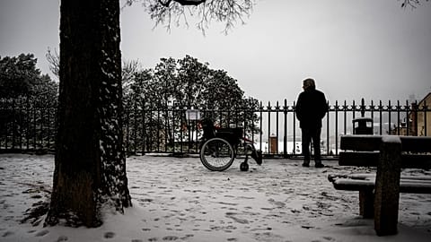 Die Stadt der Liebe überzuckert mit Schnee