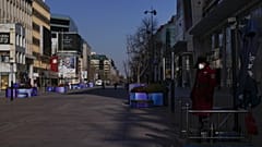 Néptelen utca egy pekingi bevásárlónegyedben