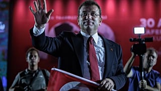Ekrem İmamoğlu yasal olarak görevine devam edebilecek mi?