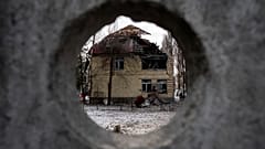 Разрушенный в результате российской атаки дронов дом в Киеве