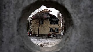 Разрушенный в результате российской атаки дронов дом в Киеве