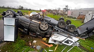 Daños de uno de los tornados que han atravesado Estados Unidos