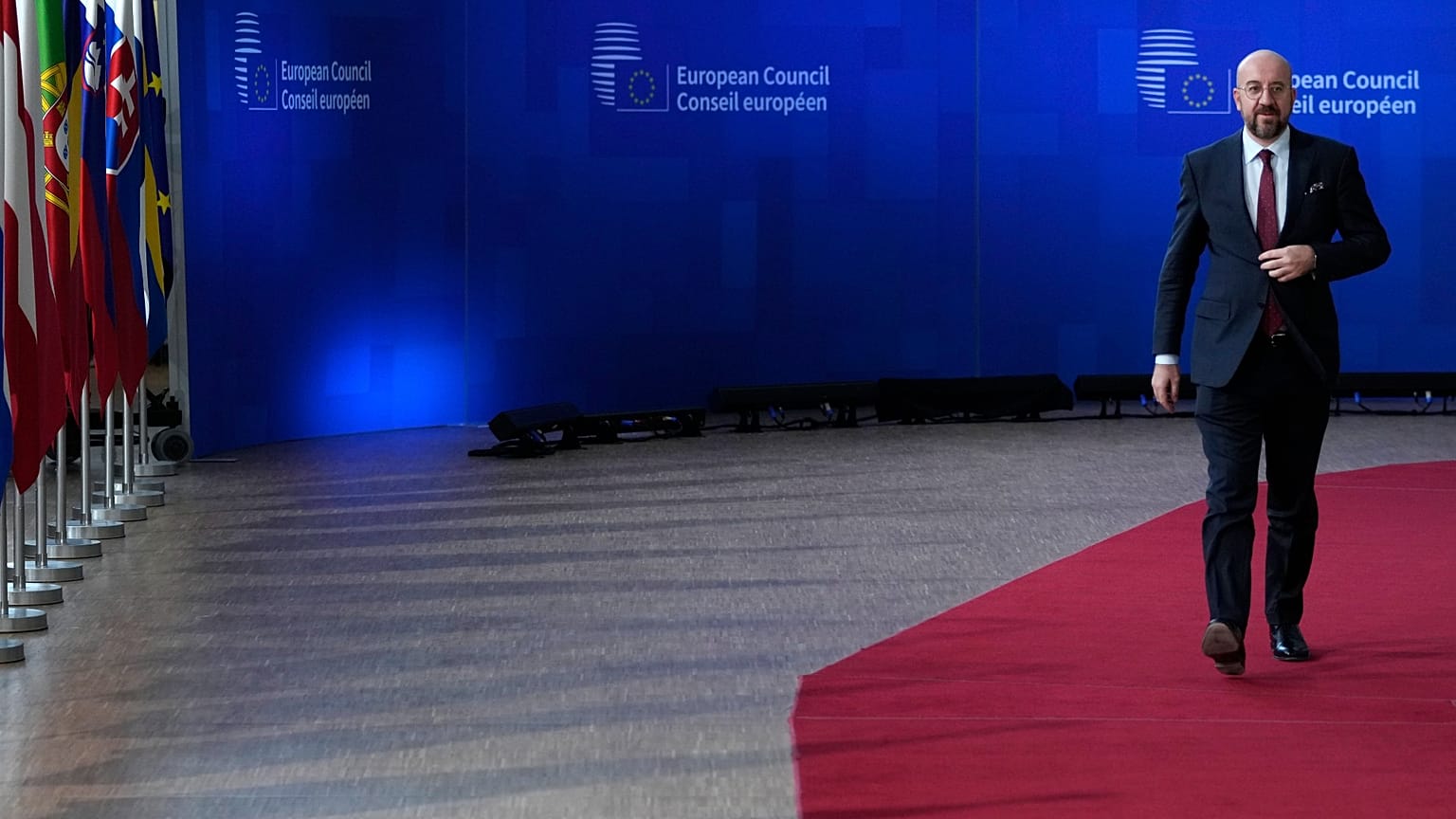 EU-Ratspräsident Charles Michel auf dem Weg zum Sitzungssaal