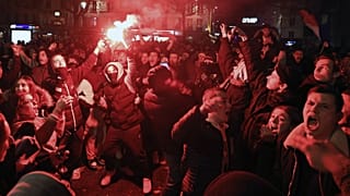 Francia szurkolók reagálnak a második elődöntő eredményére Párizsban