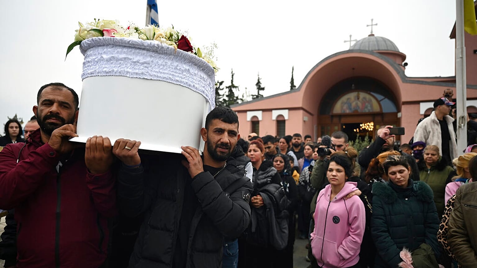 Στιγμιότυπο από την κηδεία του 16χρονου