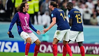 رابيو وأوباميكانو خلال مبارة فرنسا ضد إنجلترا