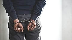 عکس تزیینی از یک زندانی