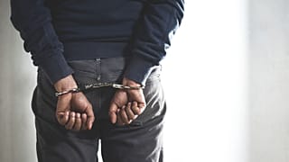 عکس تزیینی از یک زندانی