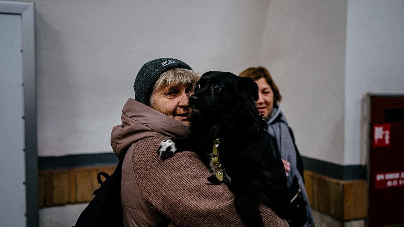Ucranianos refugiam-se dos mísseis russos em abrigos subterrâneos, Kiev, Ucrânia