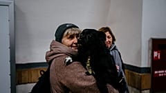 Ucranianos refugiam-se dos mísseis russos em abrigos subterrâneos, Kiev, Ucrânia