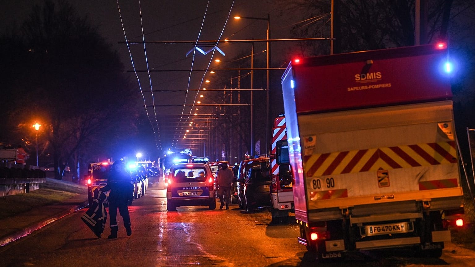 Firefighters and rescuers work in a building of the Mas-Du-Taureau quarter where a fire caused many victims, including children, on December 16, 2022 in Vaulx-en-Velin.