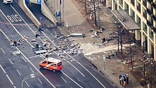 Teile der Karl-Liebknecht-Straße wurden durch den Druck und die Wassermassen verwüstet