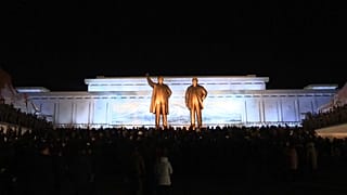 Возложение цветов в Пхеньяне