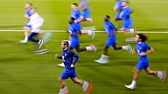 Gewinnt am Ende das Virus? Mehrere französische Spieler fielen gestern beim Training in Katar aus.