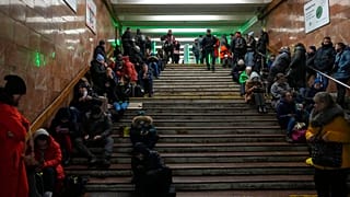 A kijeviek a metróba húzódtak be a rakétacsapások elől 2022. december 16-án