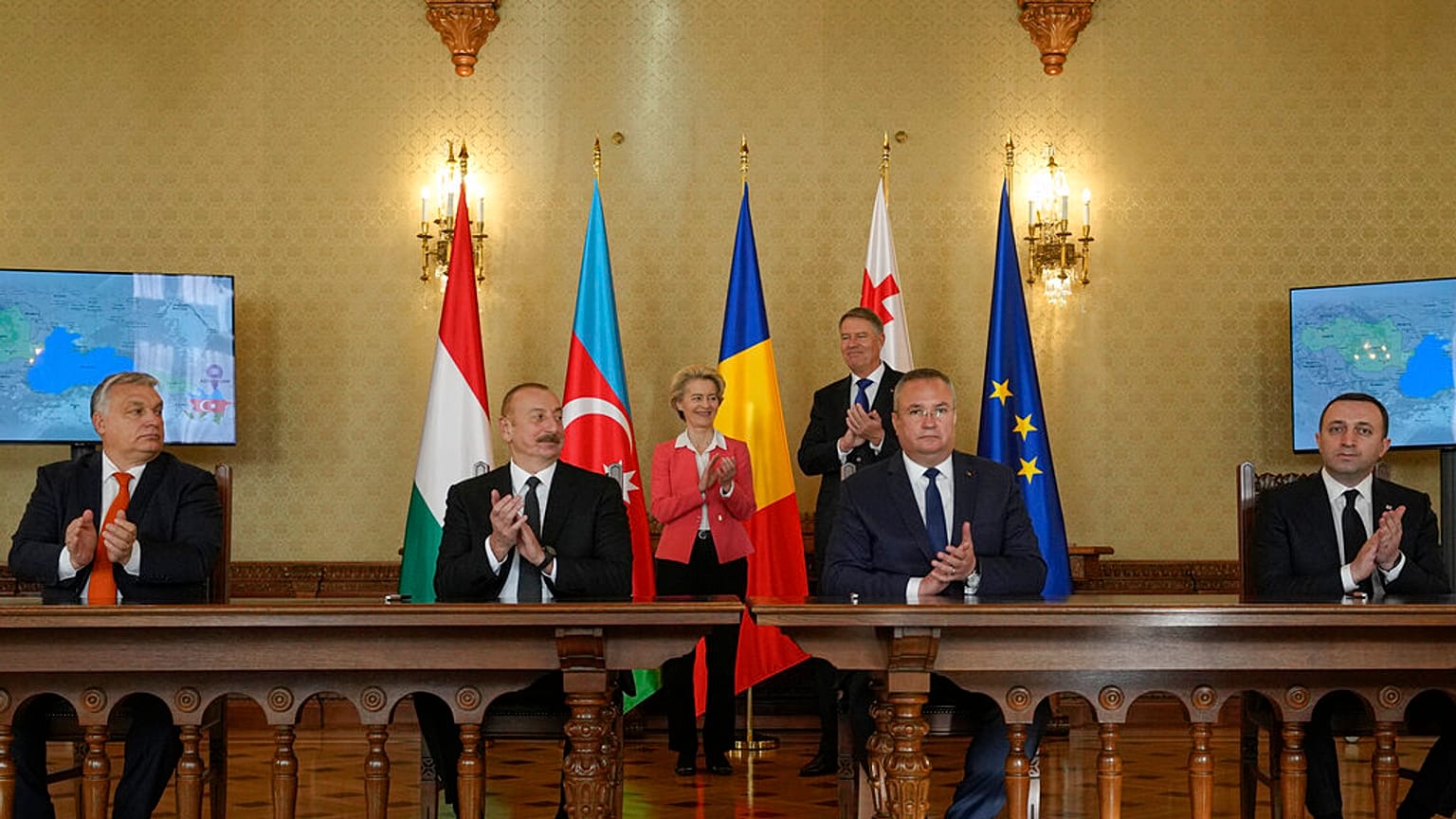 Los firmantes del acuerdo para construir el cable que traerá electricidad desde Azerbaiyán a la UE