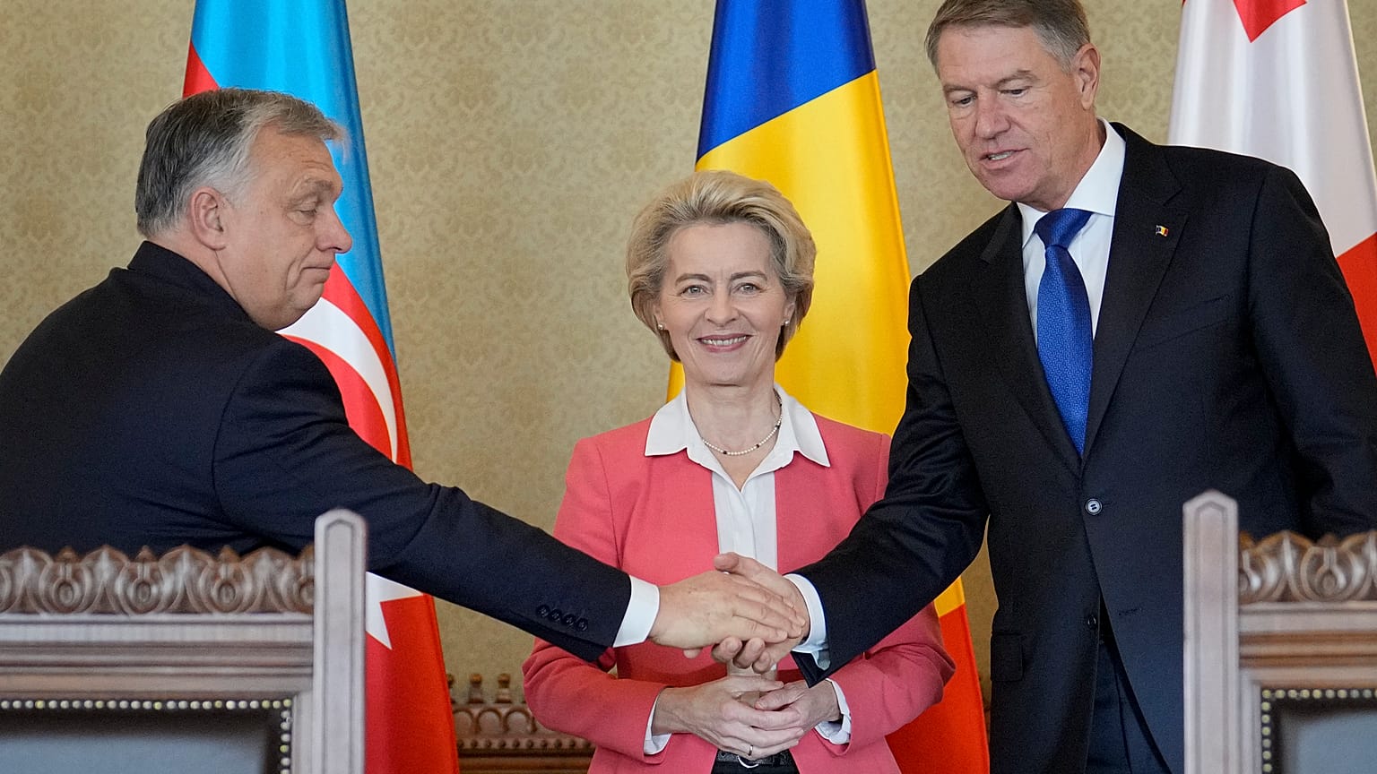 Feierliche Zeremonie im Präsidentenpalast von Bukarest mit von der Leyen, Orban und Iohannis