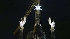 Drei der sechs Türme der Kirche sind jetzt komplett