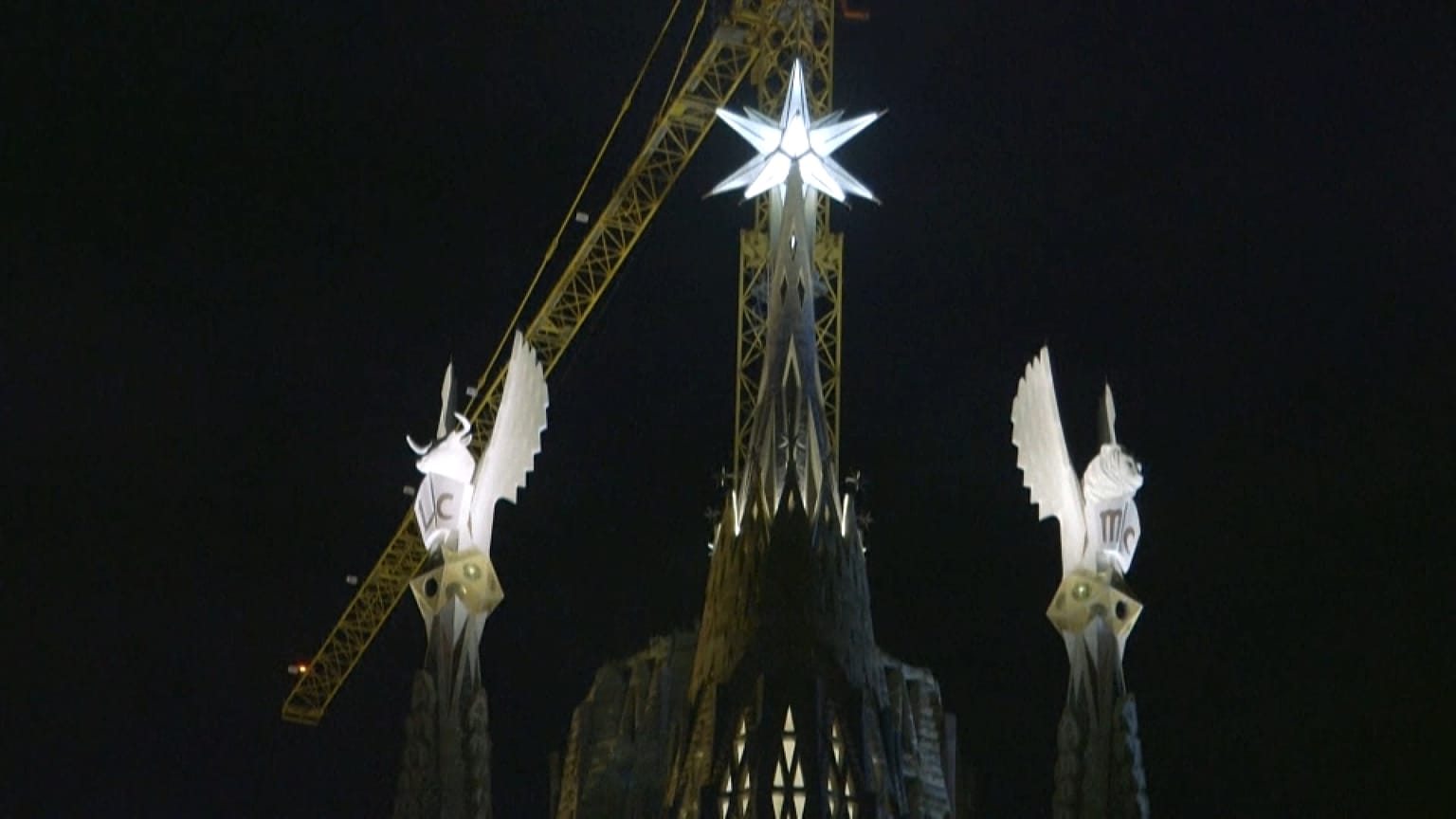 Las torres iluminadas de la Sagrada Familia