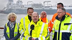 Olaf Scholz, Almanya'nın ilk sıvılaştırılmış doğal gaz (LNG) terminalinin açılışını yaptı