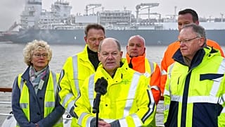 Olaf Scholz, Almanya'nın ilk sıvılaştırılmış doğal gaz (LNG) terminalinin açılışını yaptı