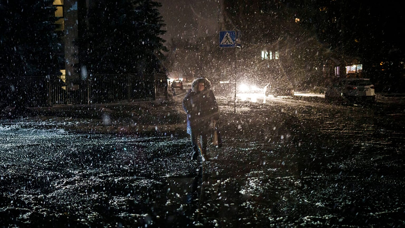 Kiev às escuras depois dos ataques aéreos russos de sexta-feira