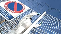 Activista de Exctintion Rebellion entran en la planta química de Arkema al sur de Lyon