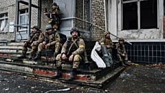 Ukrán katonák a front közelében, Bahmutban