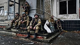 Ukrán katonák a front közelében, Bahmutban