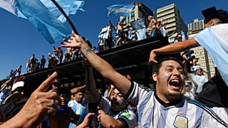 Scènes de joie à Buenos Aires, après la victoire de l'Argentine en finale de Coupe du monde, le 18 décembre 2022