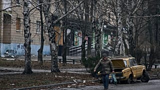 Une scène de rue à Bakhmout, en partie détruite (18/12/22)