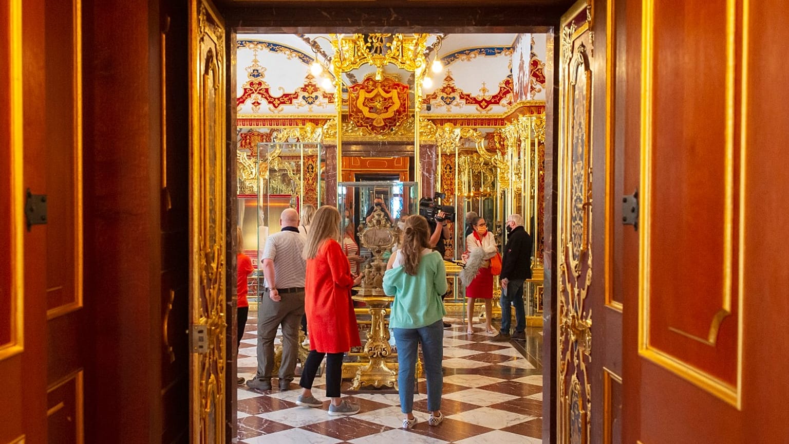 Besucher im Juwelenraum (Archivfoto)
