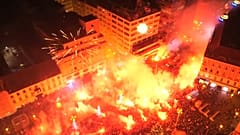 Pyro-Spektakel mitten in Zagreb bei Eiseskälte