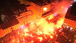 Pyro-Spektakel mitten in Zagreb bei Eiseskälte