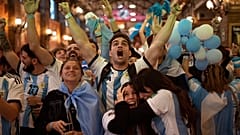 Argentín szurkolók ünnepelnek