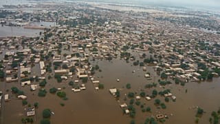 Pakistan’da haziran-ekim döneminde etkili olan seller sebebiyle yaklaşık bin 740 kişi hayatını kaybetmişti