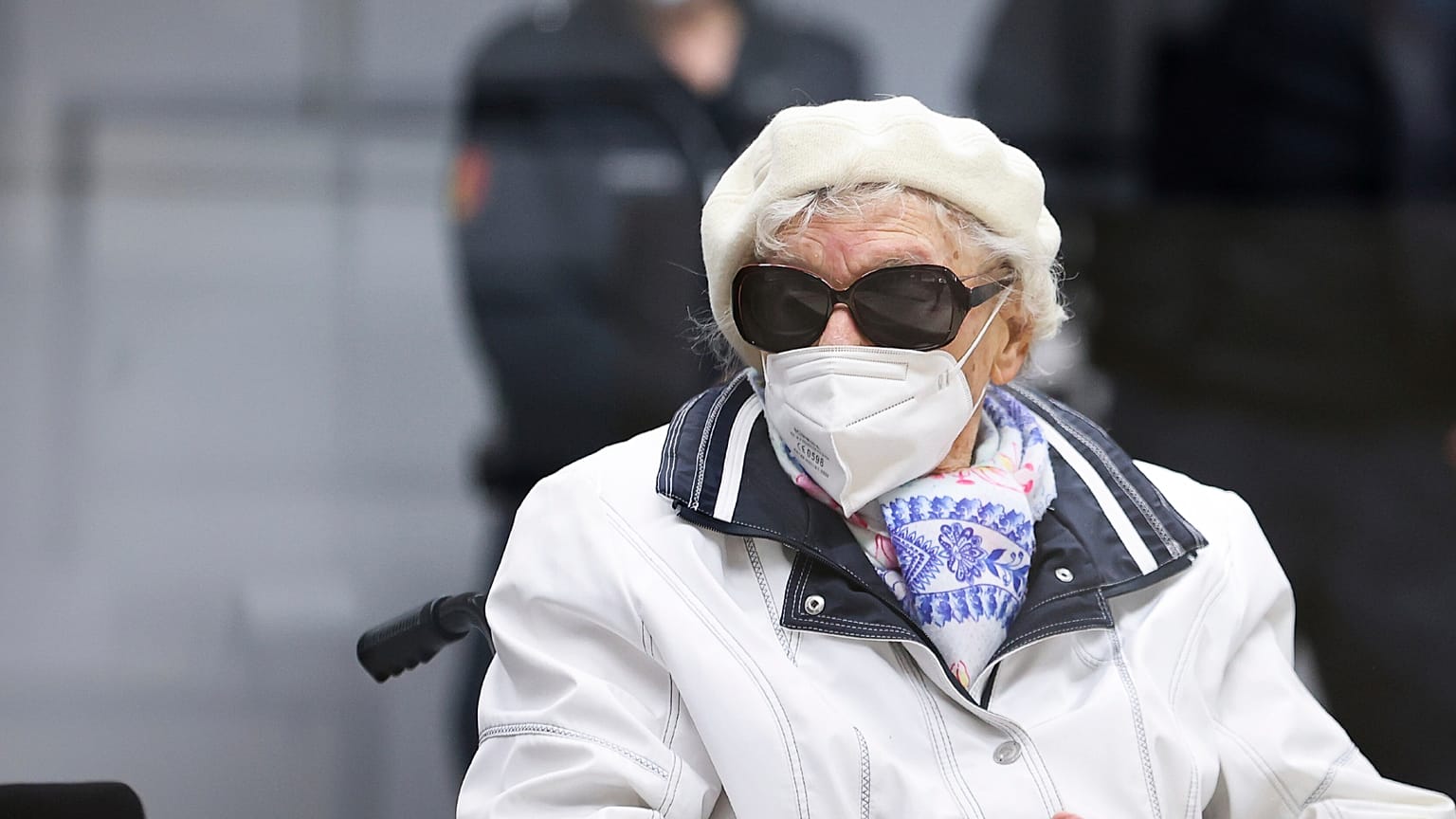 A ex-secretária de um campo nazi Irmgard Furchner no tribunal, em novembro de 2021
