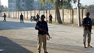 Pakistan askeri operasyonla rehineleri kurtardı
