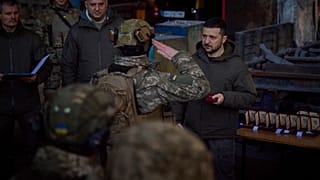 Zelenszkij kitüntetéseket ad át Bakhmutban