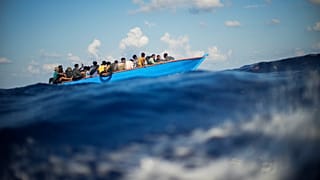 Migranti al largo di Lampedusa. 