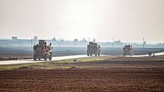 Suriye'nin Kamışlı kentinde devriye gezen ABD askerleri 