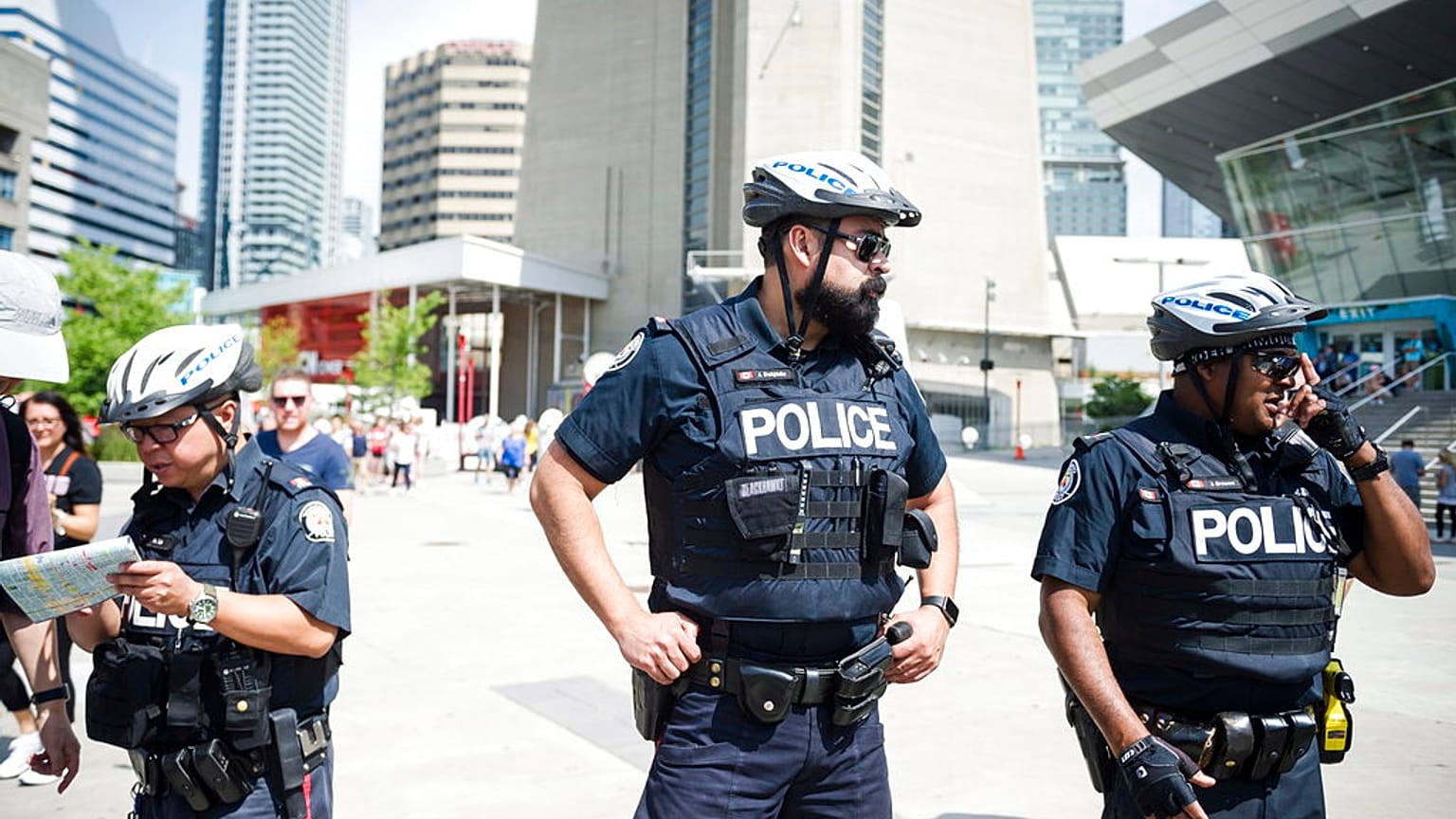 Kanada'nın Toronto kentinde bir kişiyi bıçaklayarak öldüren 8 genç kız ikinci derece cinayetle suçlandı