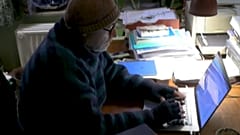 Un habitant de Bruxelles participe à la SlowHeat expérience et vit sans chauffage central